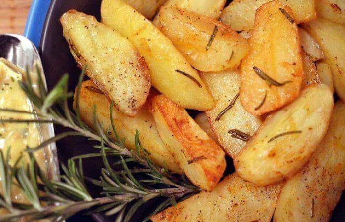 Cartofi la cuptor cu rozmarin
