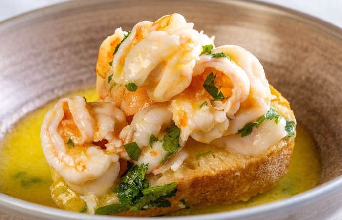 Creveți cu sos de unt, lămâie