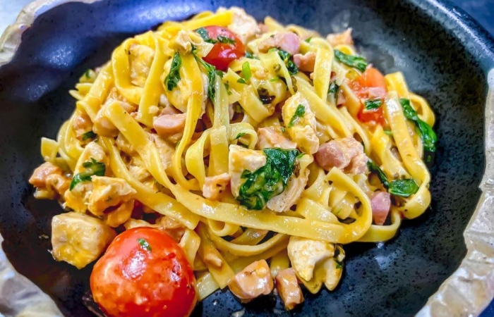 Paste cu piept de pui si pancetta