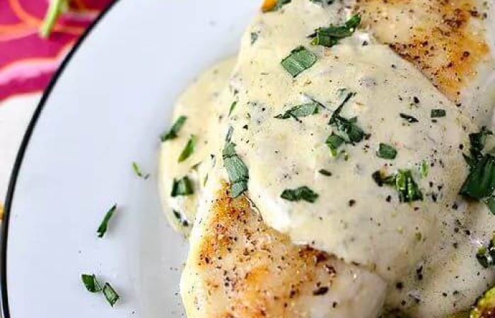 Piept de pui cu sos gorgonzola Piept de pui cu sos gorgonzola